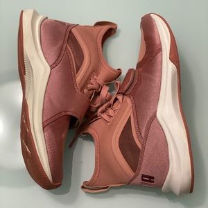 PUMA WMN’s Phenom Wn Sneaker, Pink, Size 7.0 UZIA